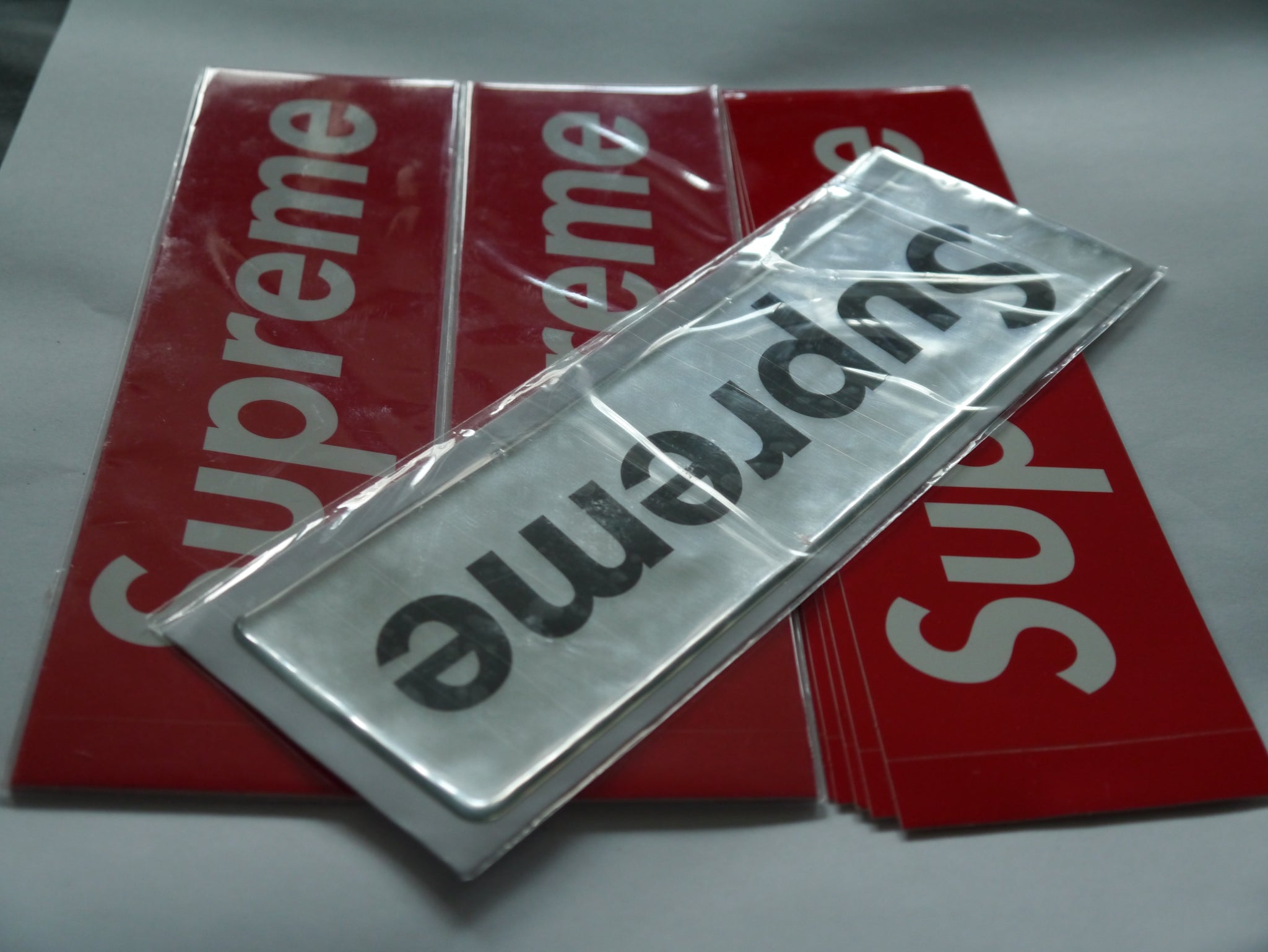 Supreme red sales box logo