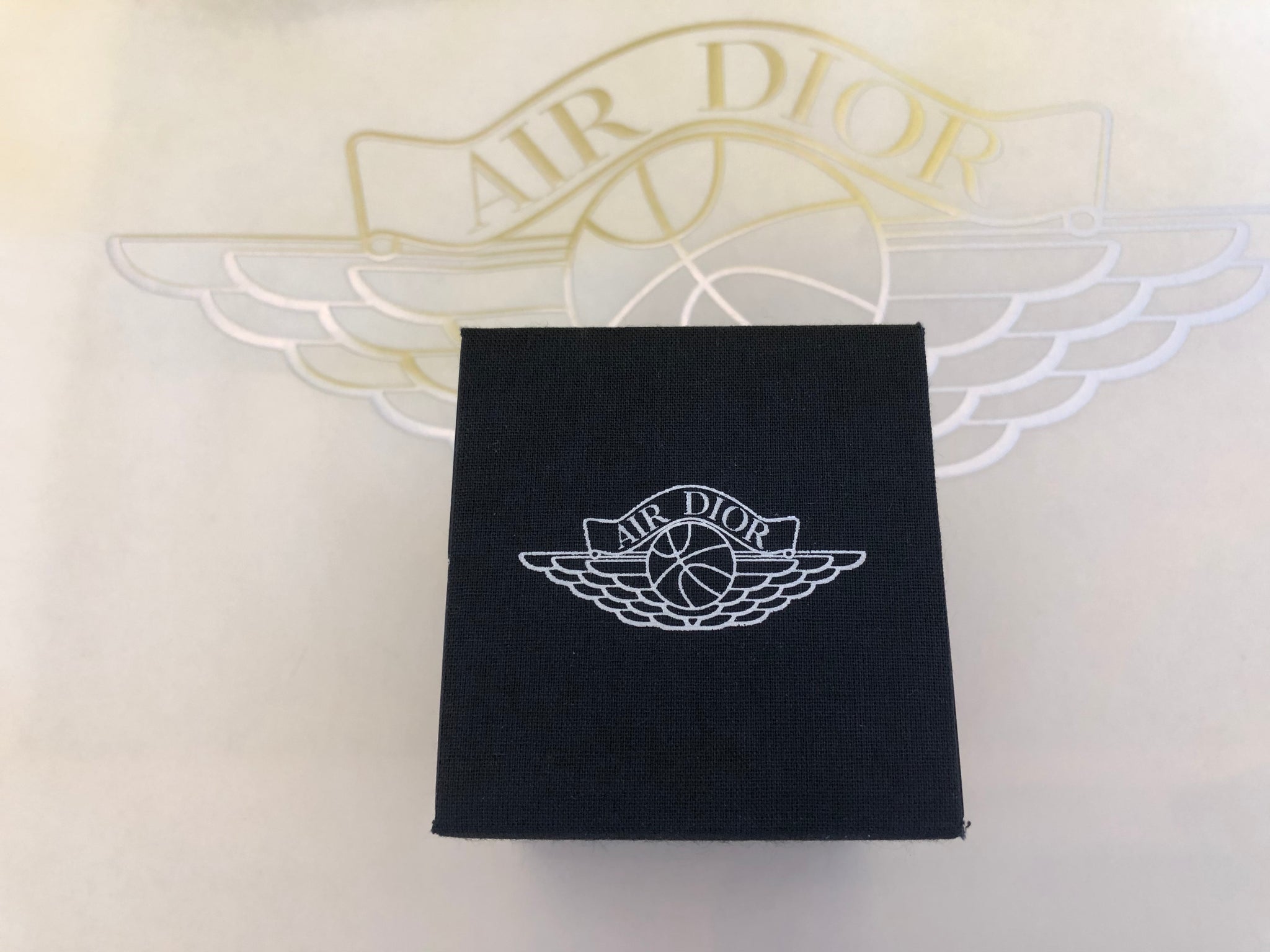 Air shop dior pendant